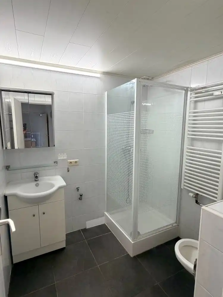 Instapklaar 2-slaapkamerappartement met terras en garagebox foto 8