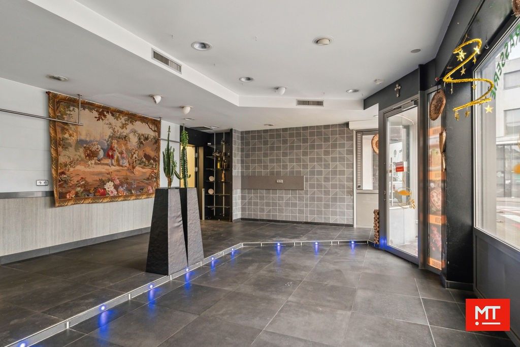 Veelzijdig gebouw bestaande uit handelsruimte, woning en appartement in het centrum van Wervik foto 8