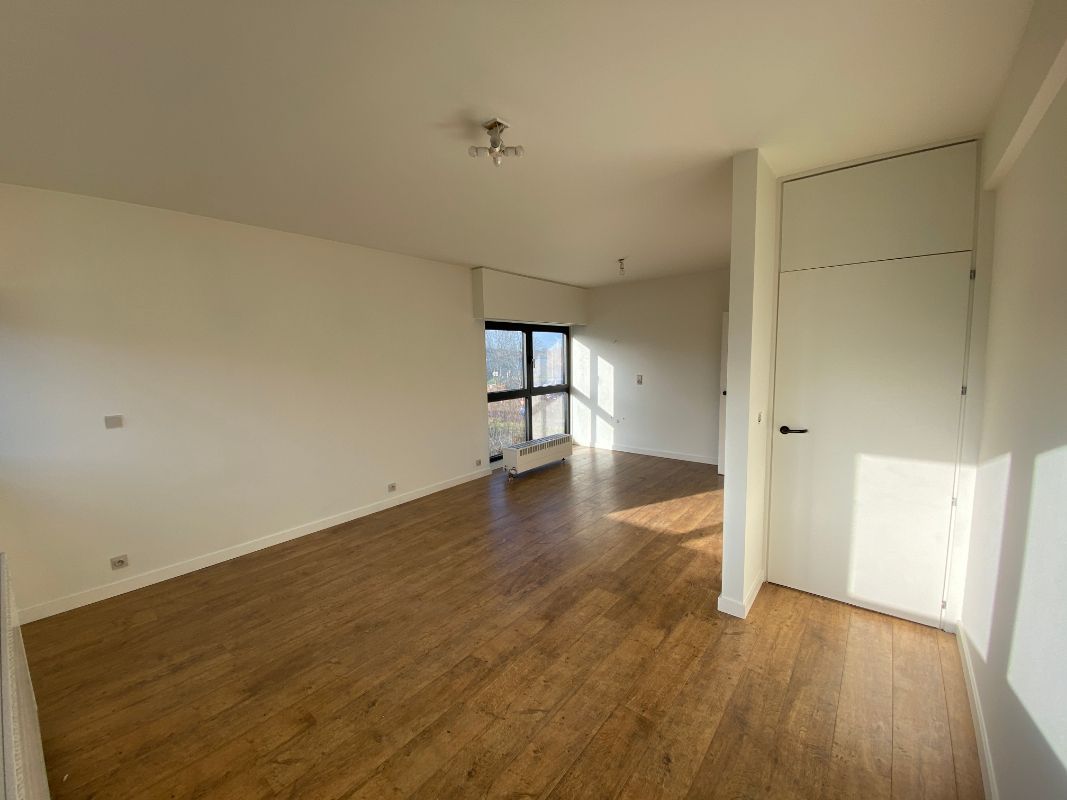 Ruim appartement met 2 slaapkamers, centraal gelegen. foto 9