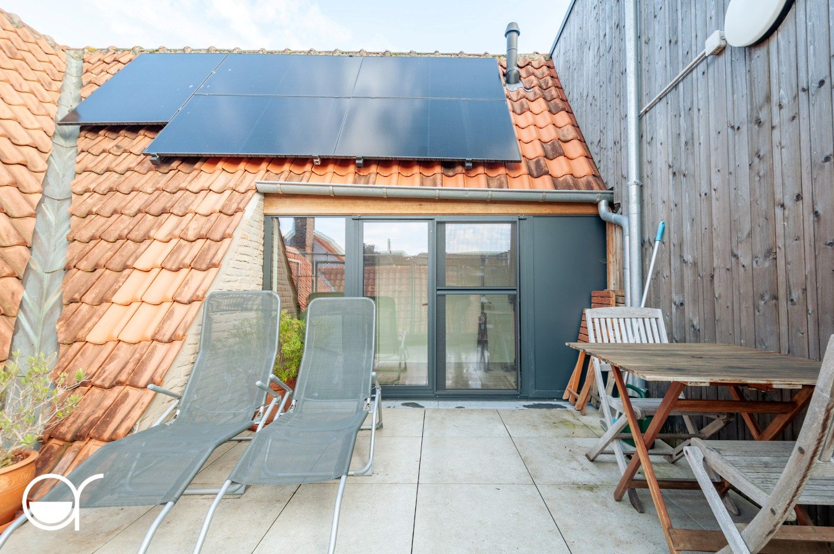 Gerenoveerde historische trapgevelwoning op unieke locatie foto 20