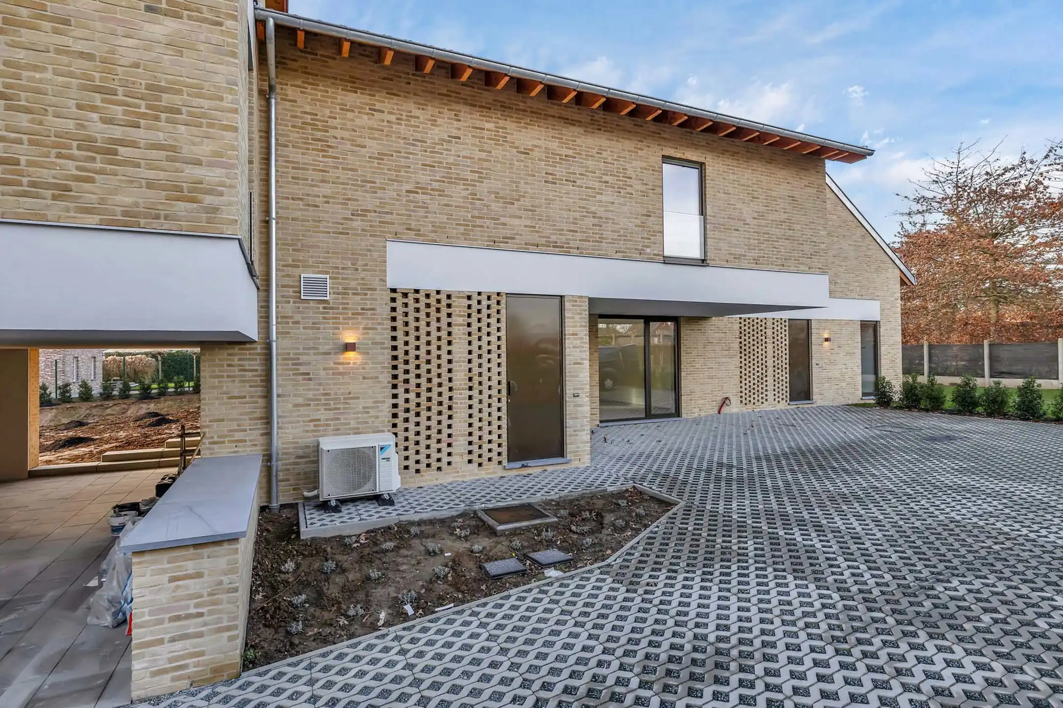 Prachtige nieuwbouwwoning in uniek woonerf foto 26