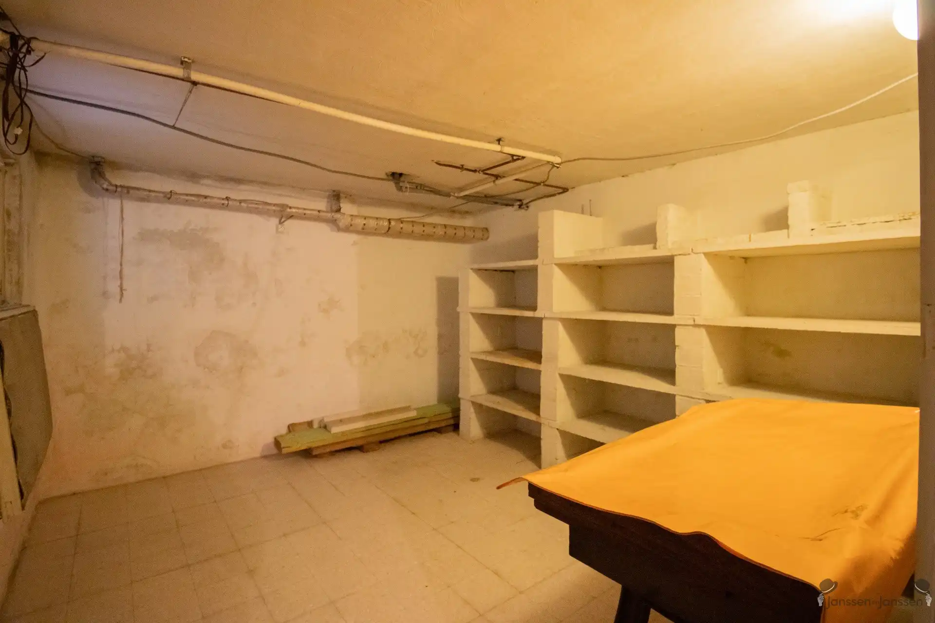 Te renoveren woning met 3 slaapkamers en gekoppelde garage op 613 m². foto 13