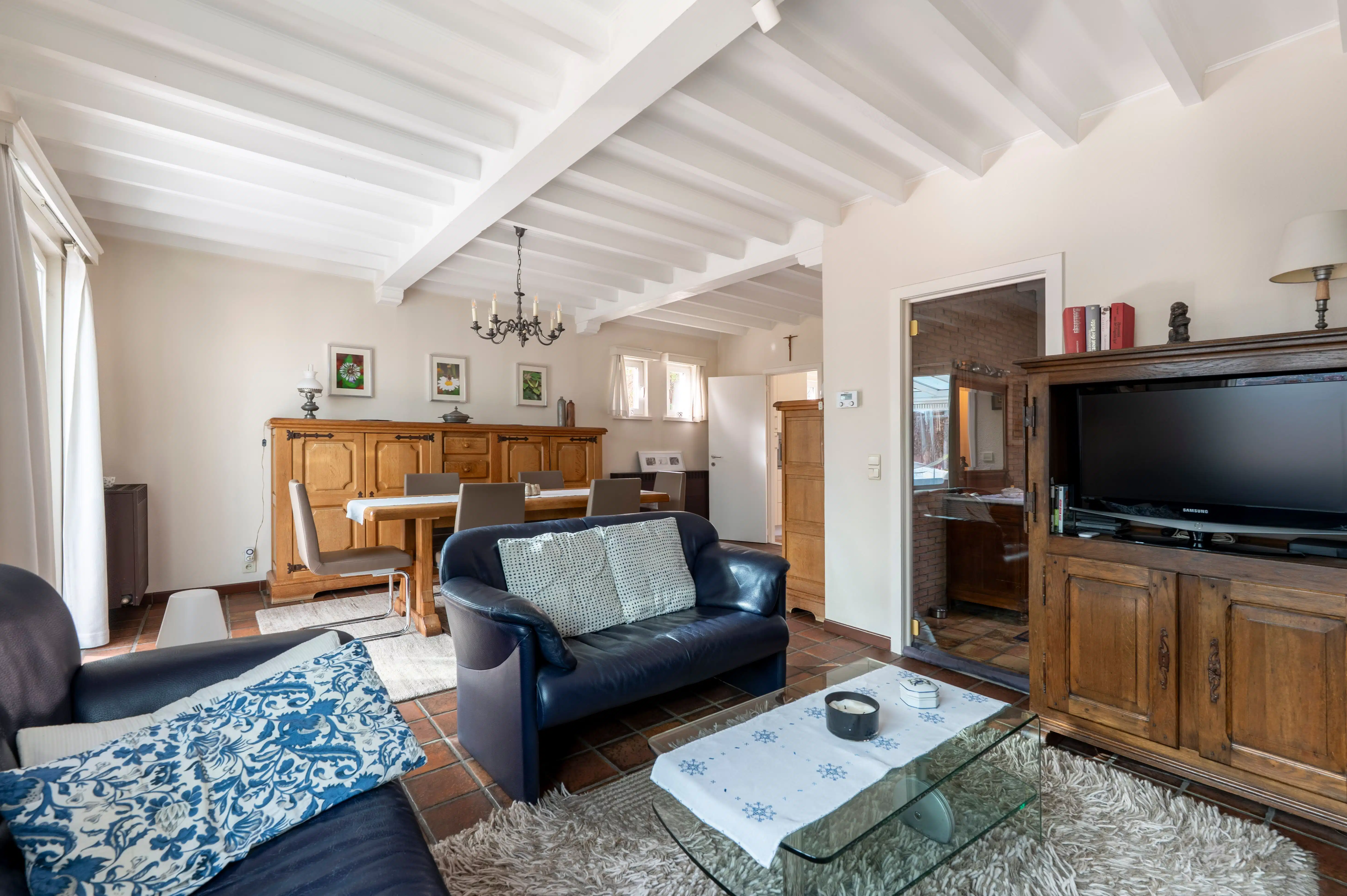 Charmant landhuis met zonnige tuin in rustige woonwijk te Ekeren! foto 3