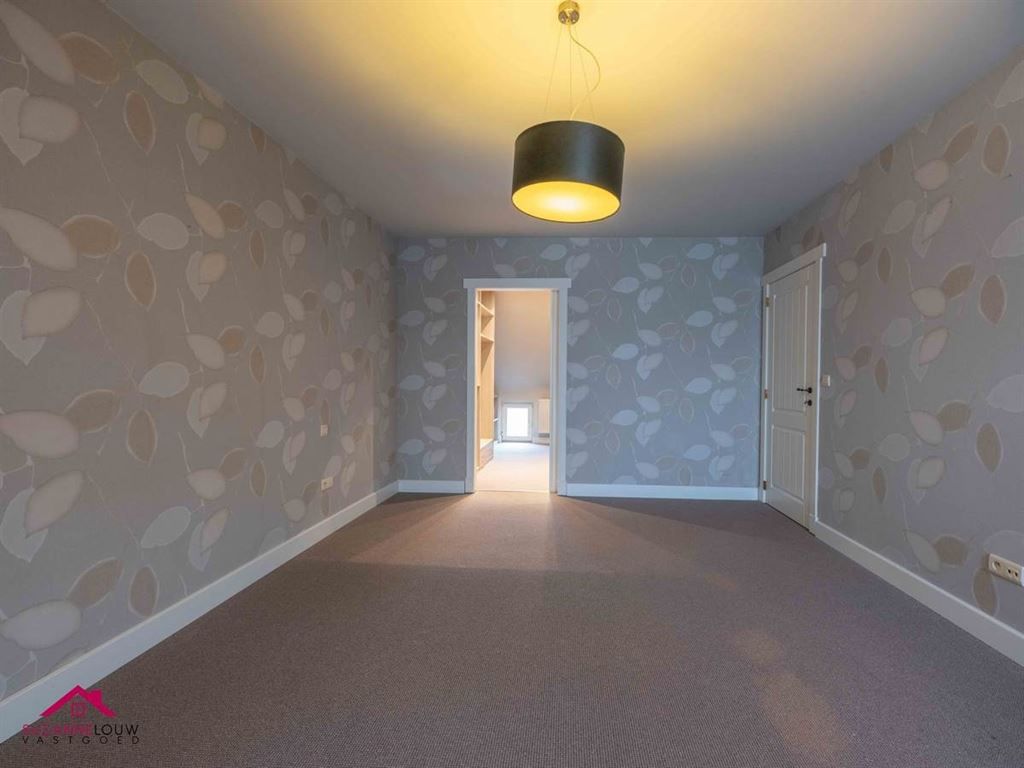 Instapklare ééngezinswoning in gesloten bebouwing foto 26