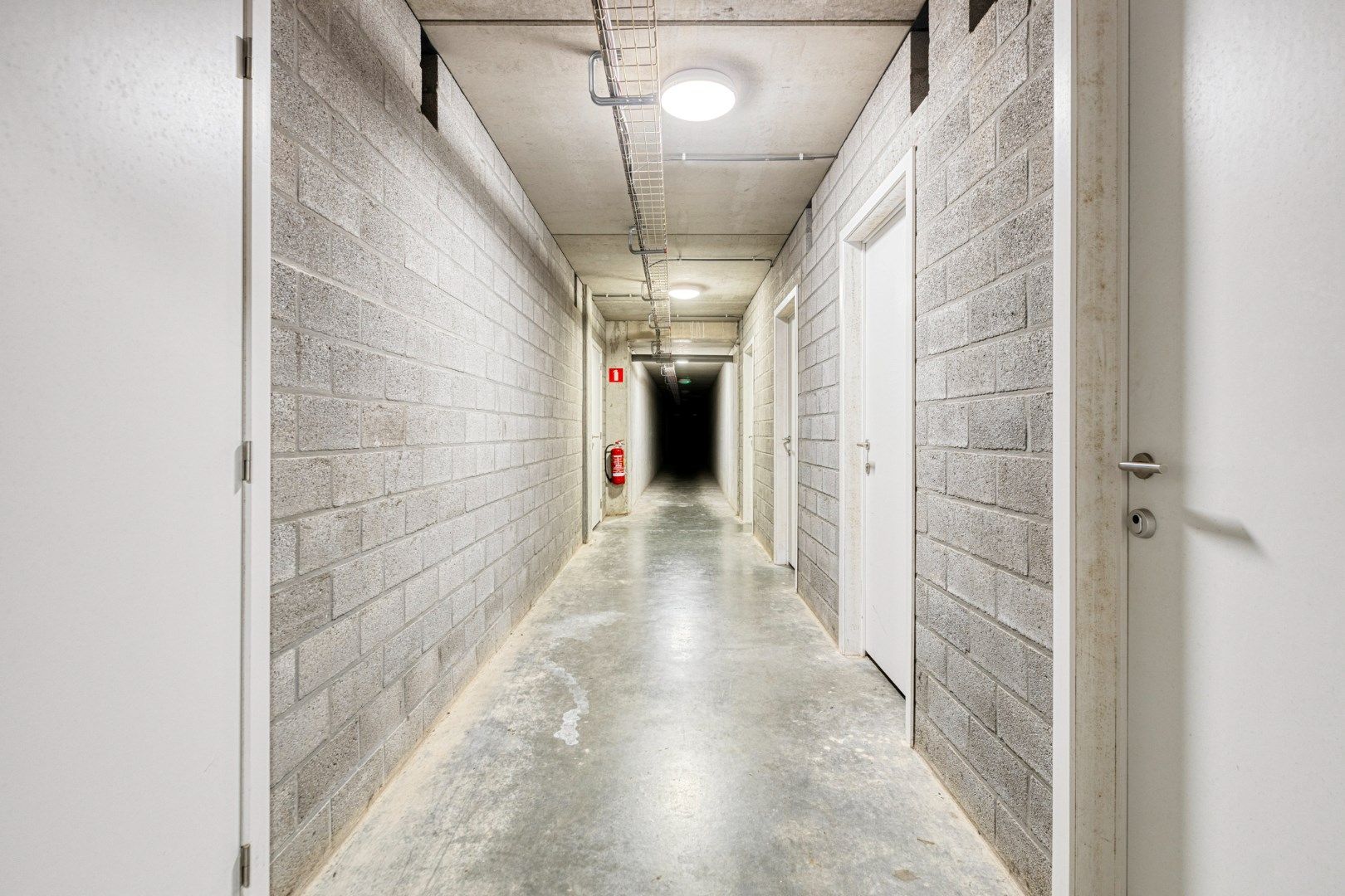 Instapklaar gelijkvloers appartement met 3 slpks, kelderberging en parking te OLV Olen ! foto 21