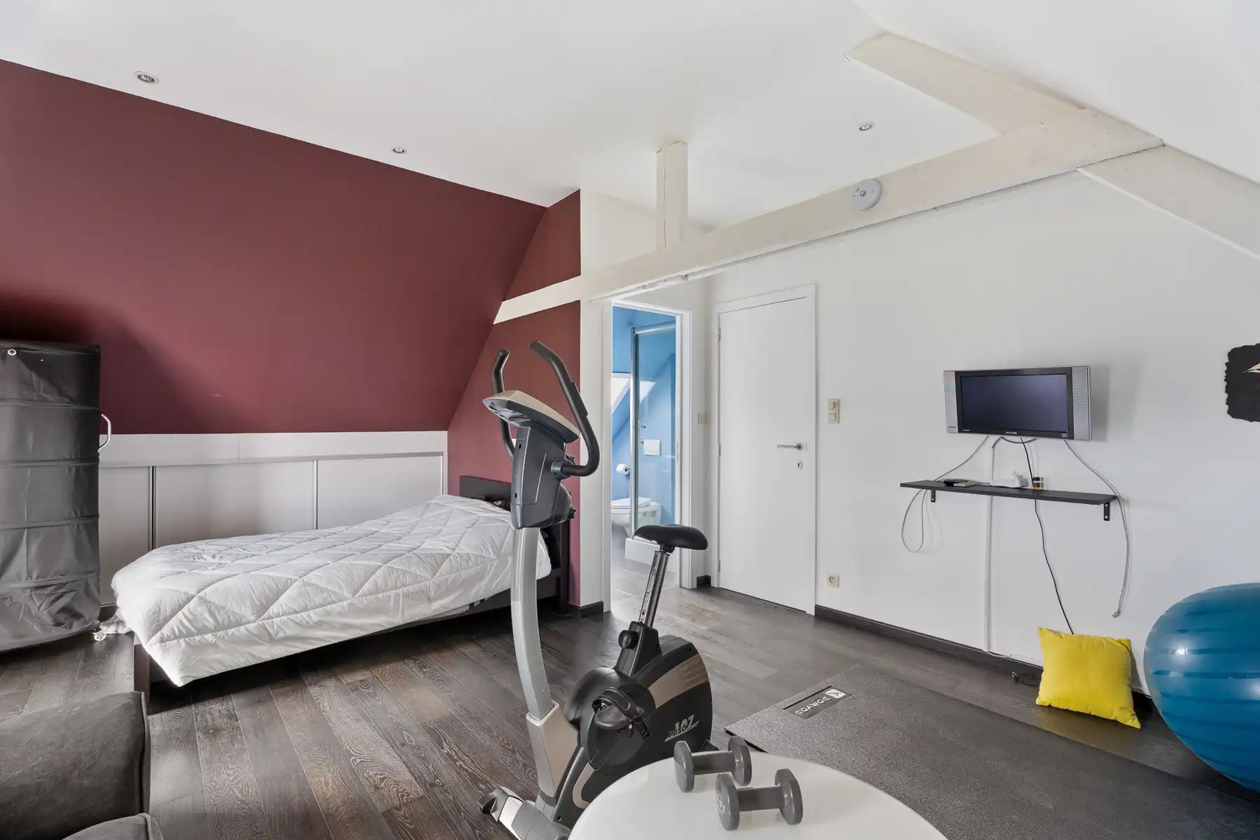 Lichtrijke woning met ruime indeling en sterk potentieel foto 20