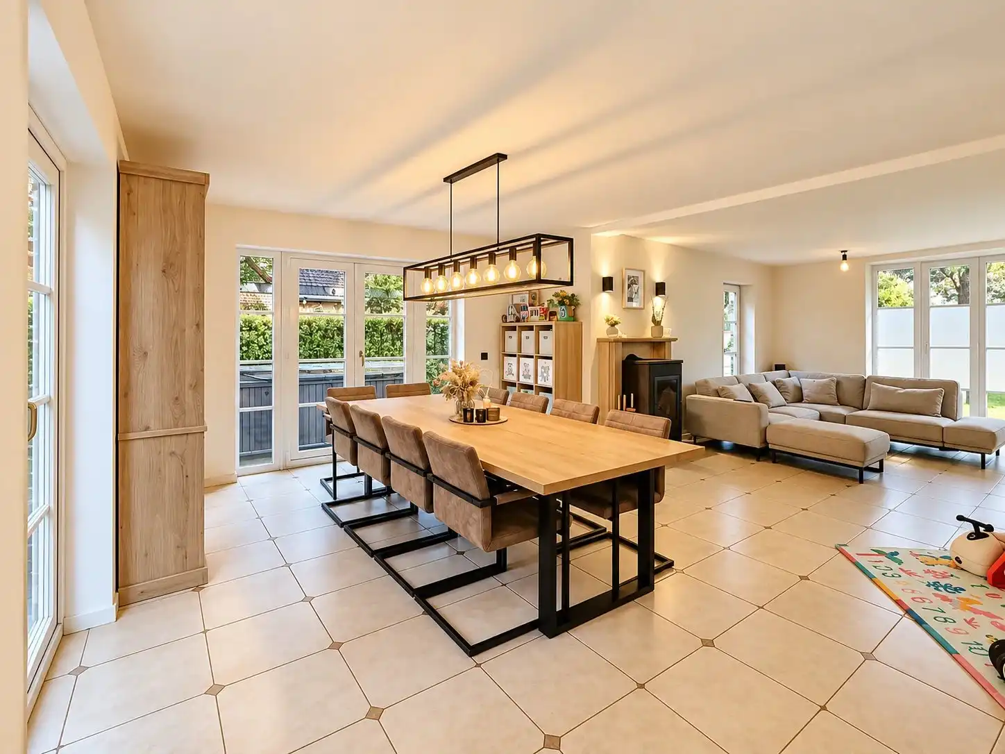Instapklare woning met 4 slaapkamers op een mooi perceel. foto 4