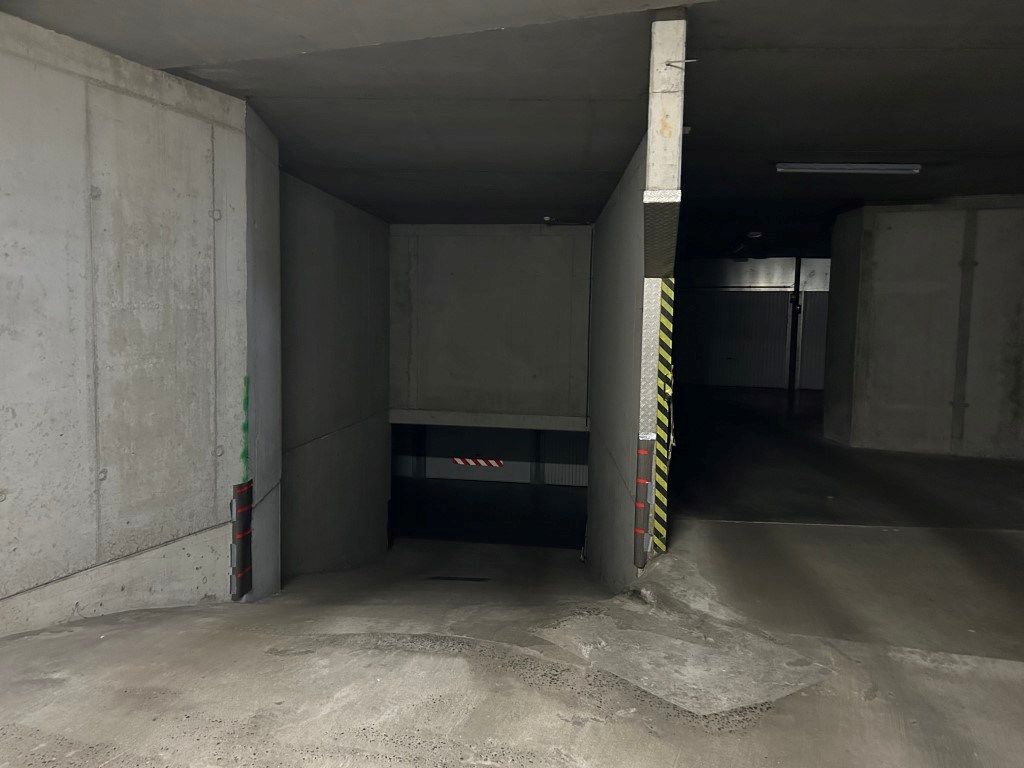 Afgesloten ondergrondse garagebox foto 6