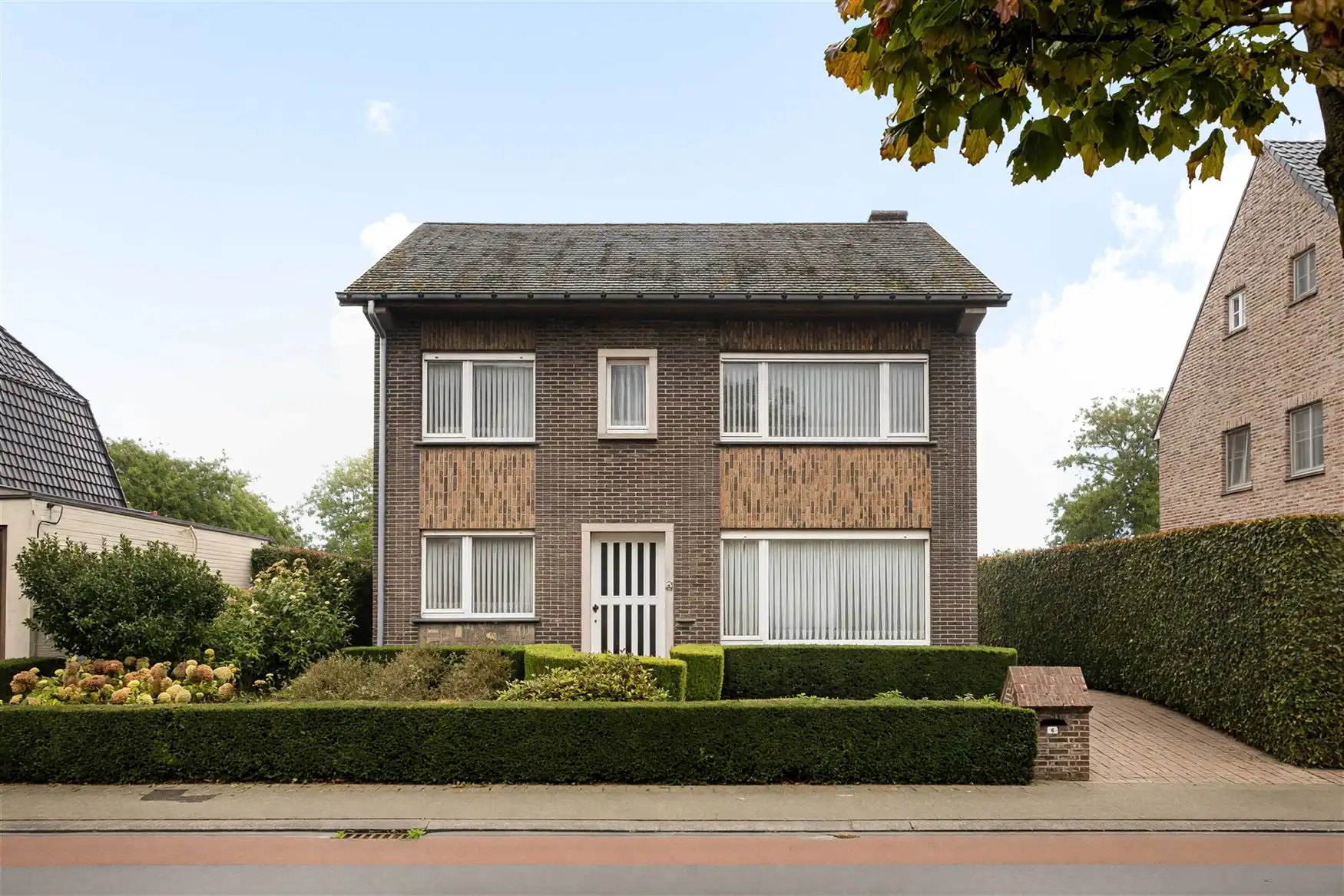 Hoofdfoto van de publicatie: Vrijstaande woning met retrocharme en renovatiepotentieel