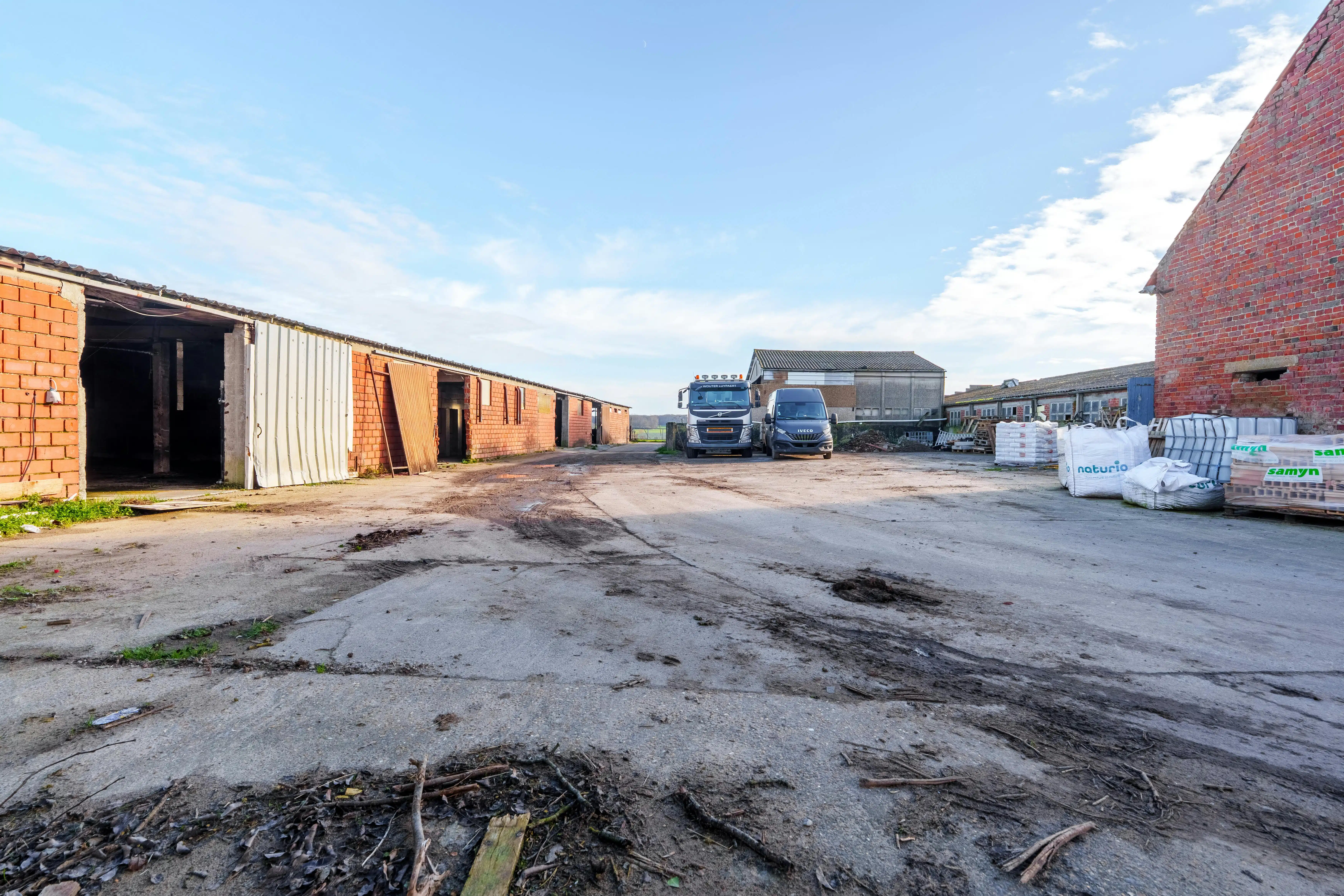 Authentiek te renoveren hoeve met uniek potentieel op bijna 3 hectare in Voormezele  foto 17