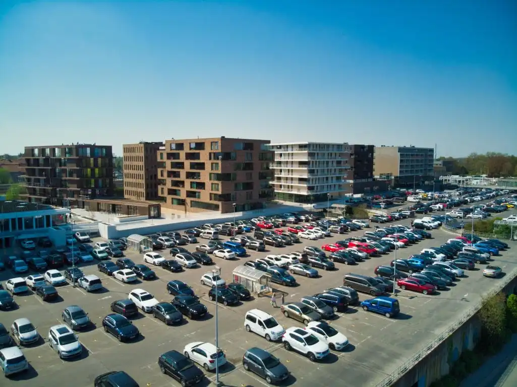 Ruim en vlot toegankelijke staanplaatsen  foto 2