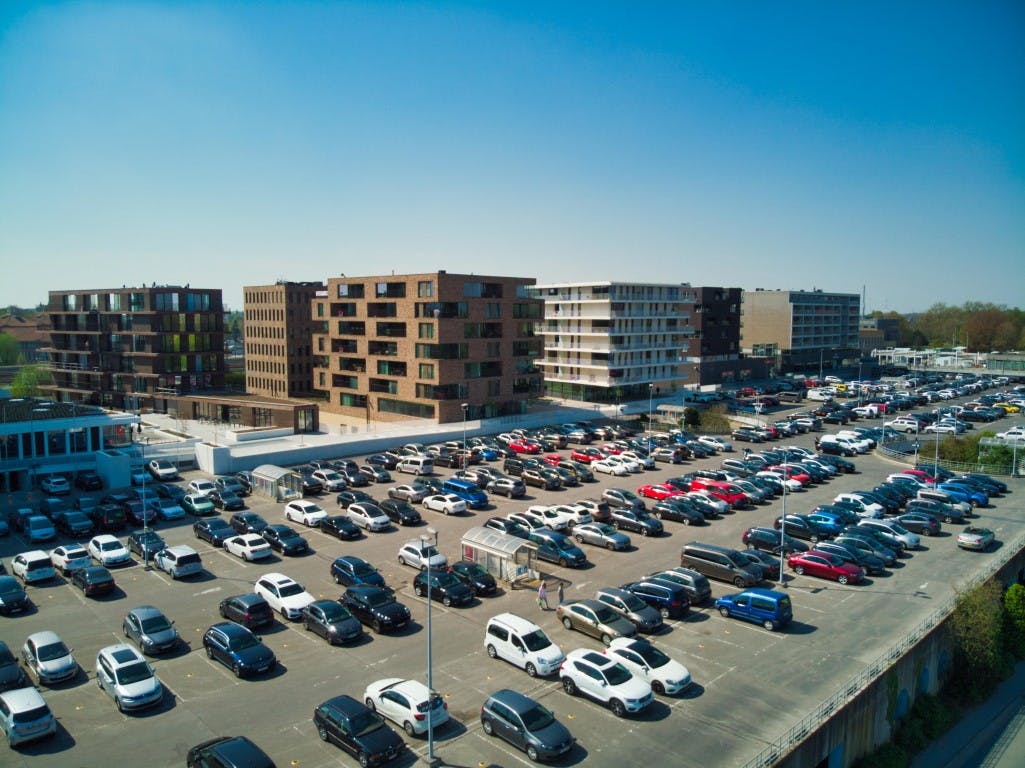 Ruim en vlot toegankelijke staanplaatsen  foto 2