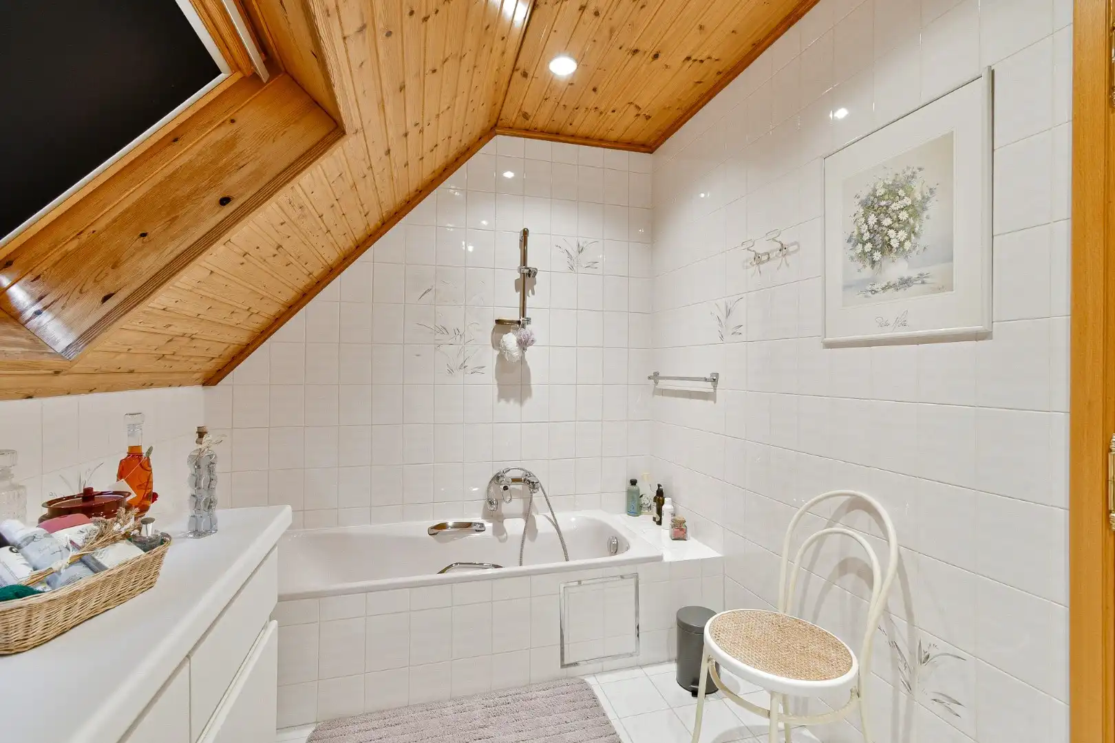 Alleenstaande villa op ruim perceel van 854 m2 in rustige woonwijk te Gistel foto 19