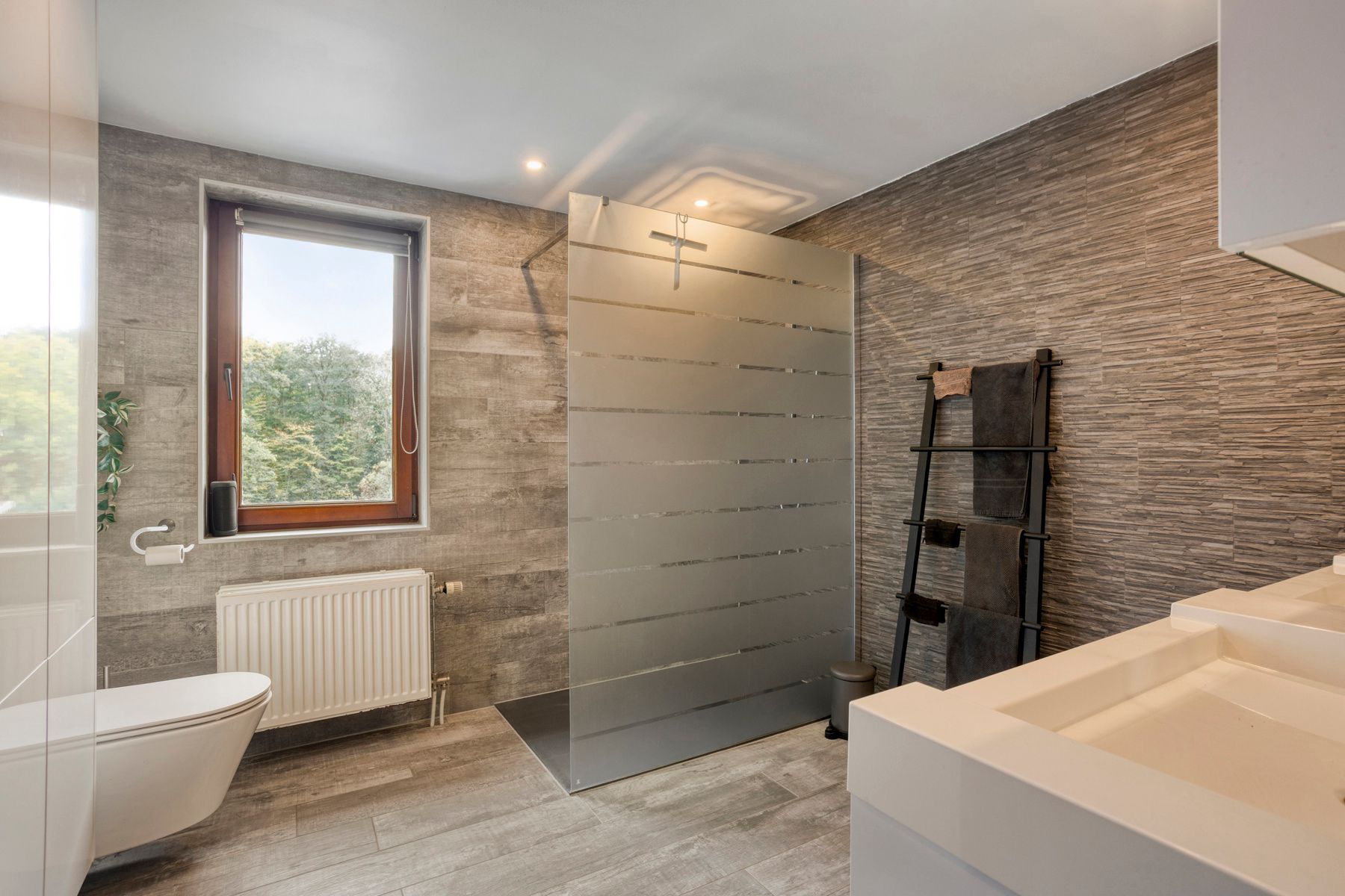 Woning met 3slpk, tuin en oprit, dorpskern nabij Beukenbos. foto 14