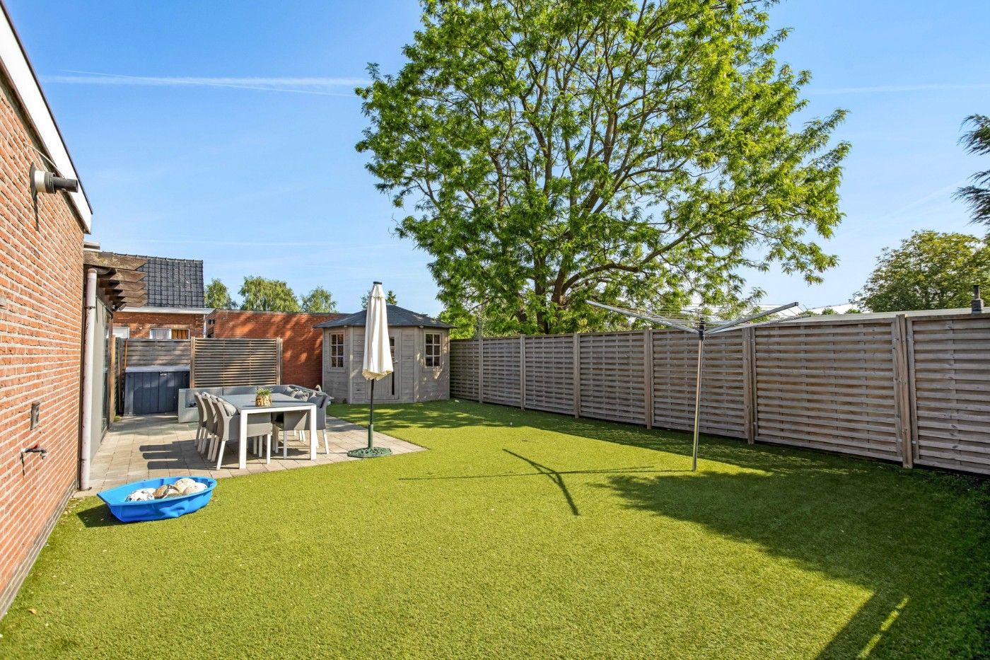 Vrijstaande, charmante woning met 3 grote slpk. en garage op 398 m² foto 22