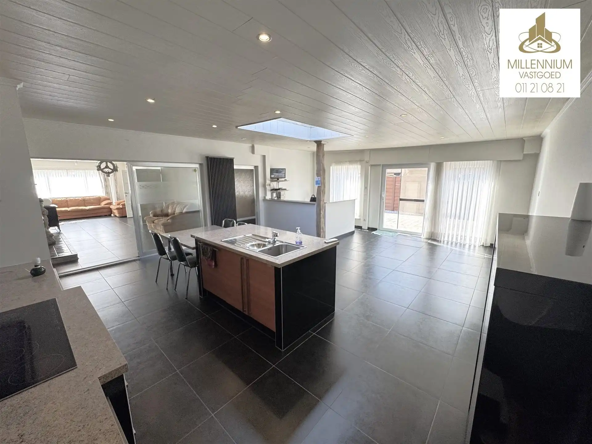 Ruime 4-Slaapkamerwoning en 2 Badkamers in Diepenbeek foto 4