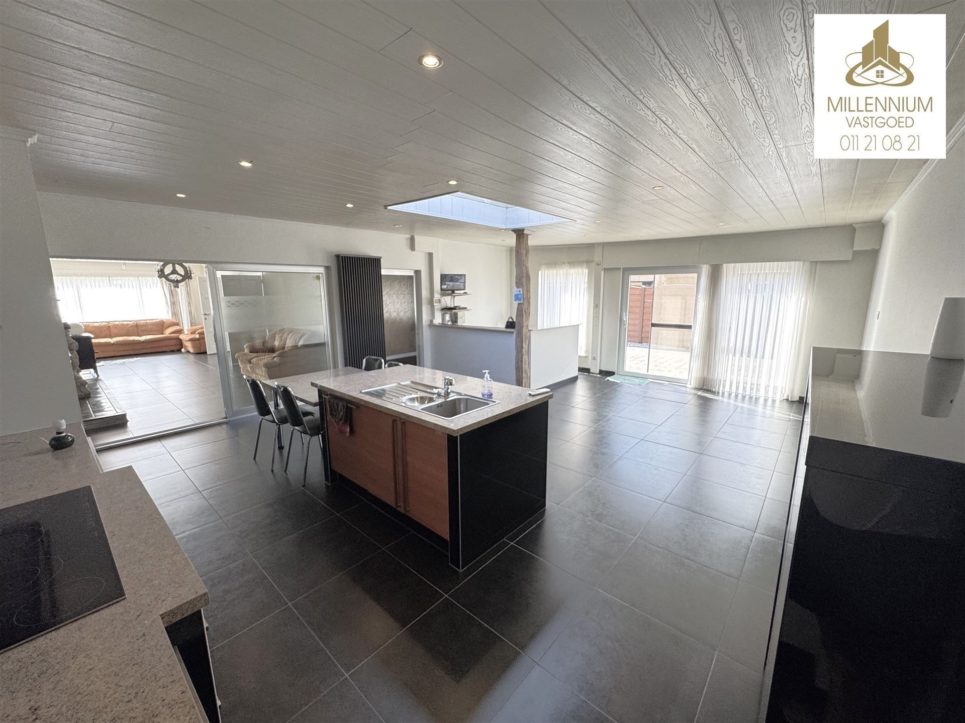 Ruime 4-Slaapkamerwoning en 2 Badkamers in Diepenbeek foto 4