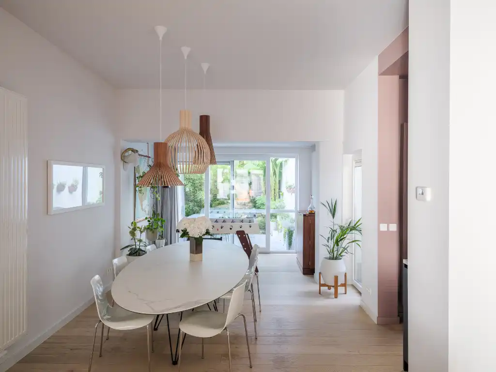 Karaktervol gerenoveerde gezinswoning (232 m²) met onder meer vijf slaapkamers. foto 9