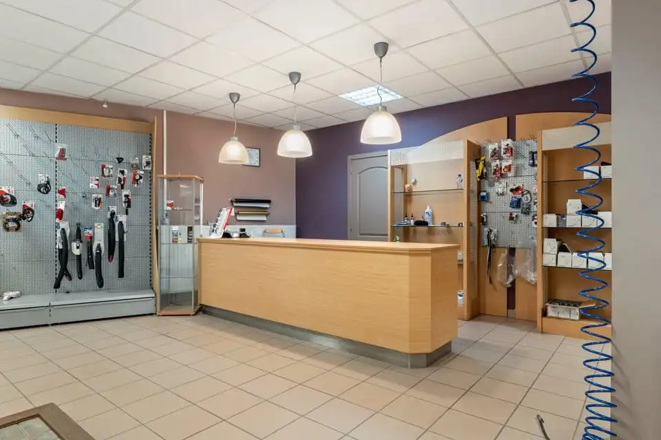 RUIM HANDELSPAND TE HUUR IN HET CENTRUM VAN SINT-TRUIDEN foto 14