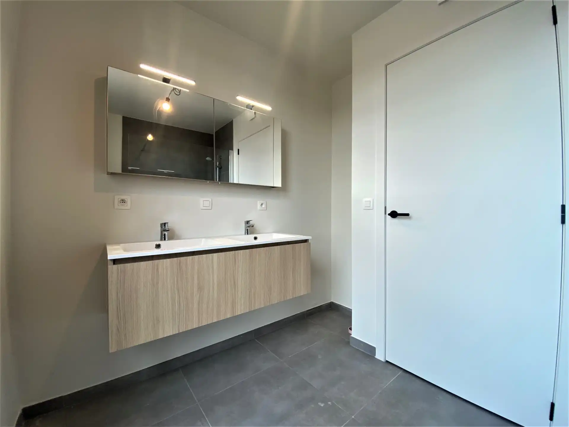 Perfect afgewerkt nieuwbouwappartement foto 8