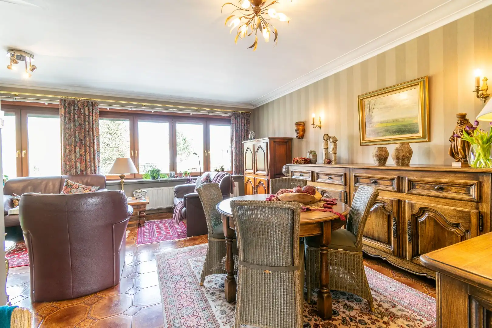 Een perfect onderhouden, degelijke bel-étage te Lot! foto 3