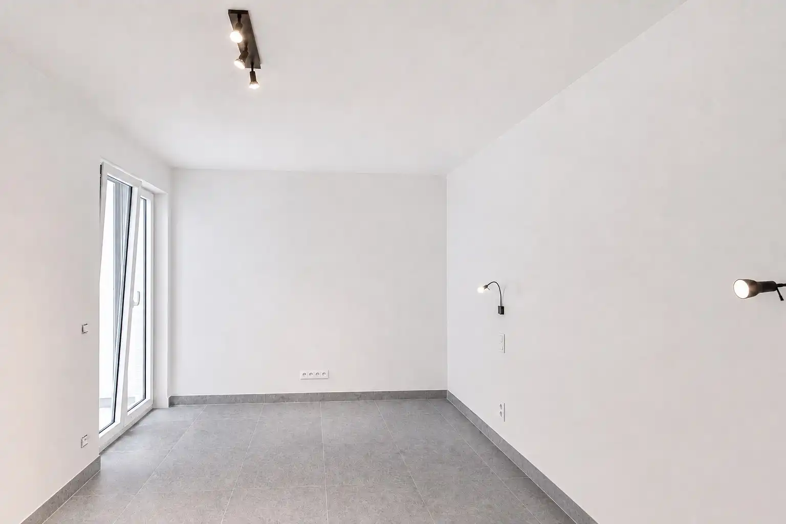 Instapklare winkel- en galerijruimte met studio en privatieve koer op de Zeedijk 694 foto 8