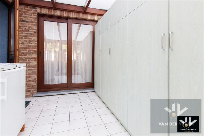 Charmante en verzorgde rijwoning met gezellig stadstuintje en 2 parkeerplaatsen in hartje Runkst foto 10
