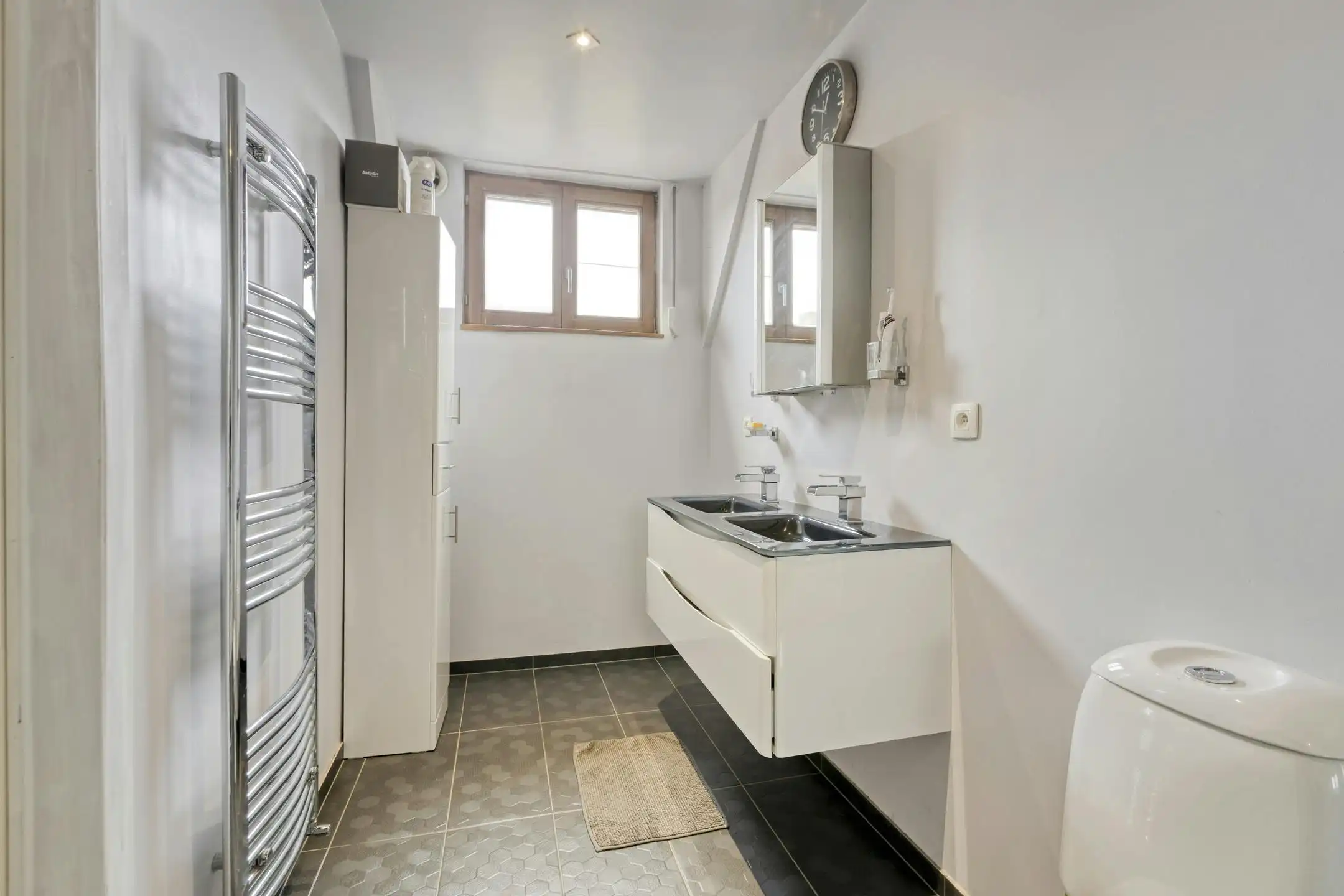 Instapklare, ruime woning in Zepperen op een riant perceel foto 18