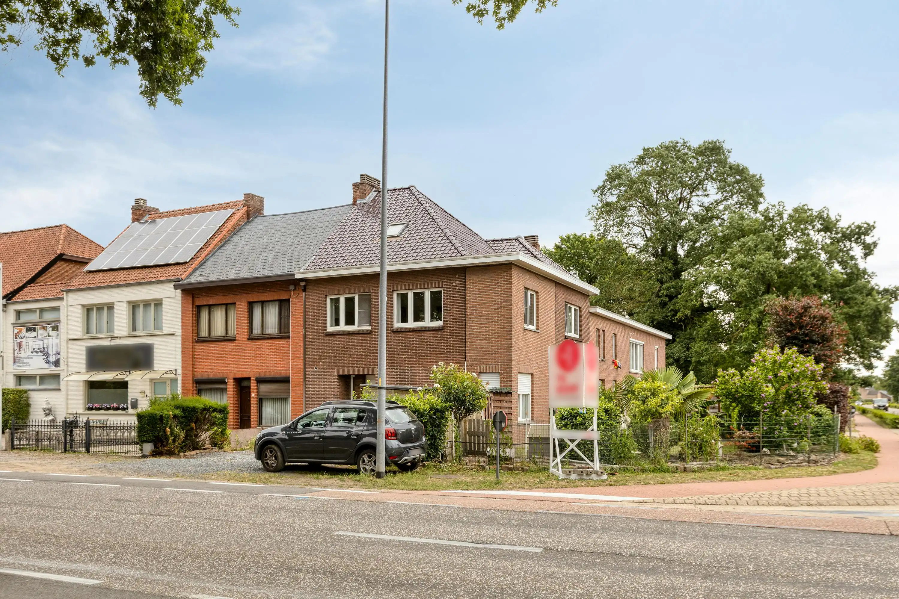 3 woningen als één geheel te koop op toplocatie in Zonhoven foto 2