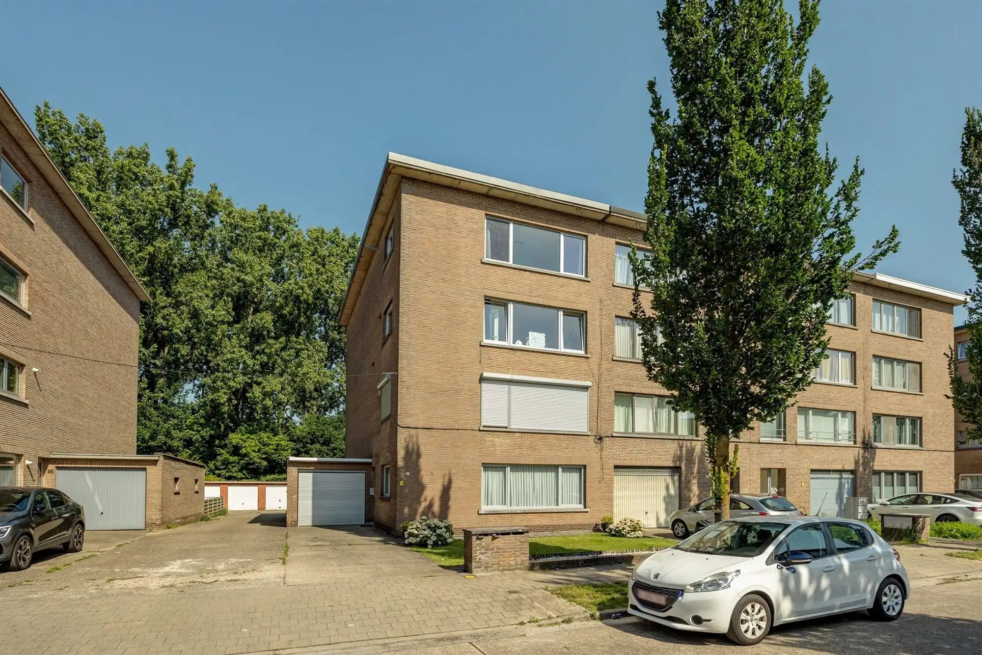 Appartement met twee slaapkamers en garage te Mortsel foto 2