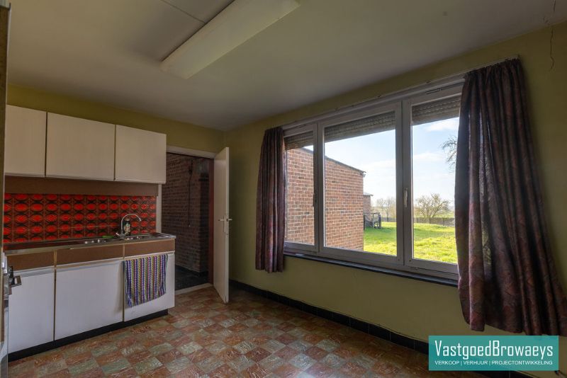 Te renoveren woning met tuin foto 11