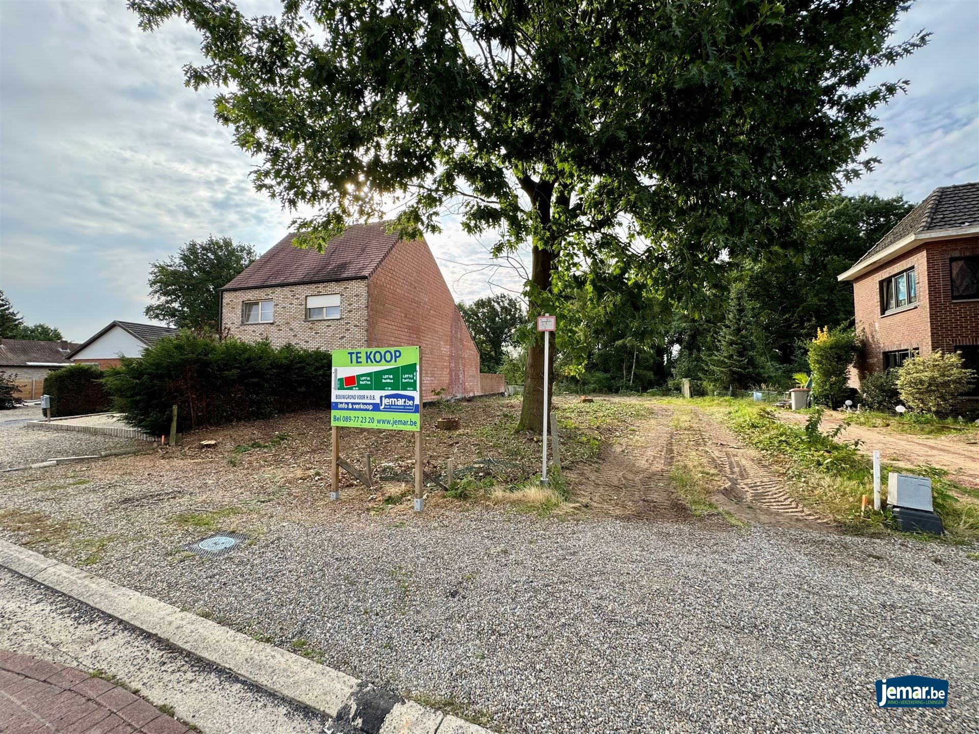 Een royale bouwgrond voor halfopen bebouwing van maar liefst 22a17! foto 3