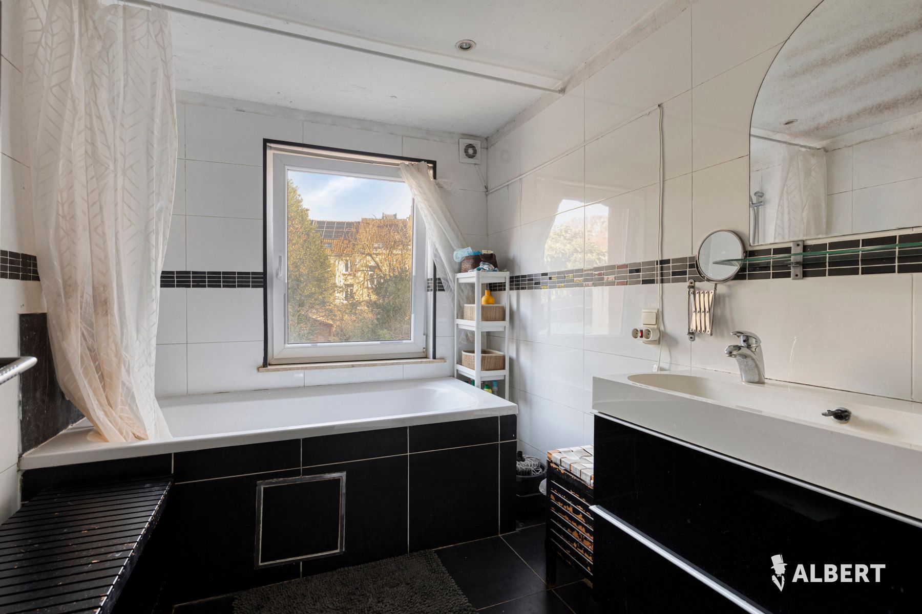 Instapklare gezinswoning met 4-5 slaapkamers foto 9