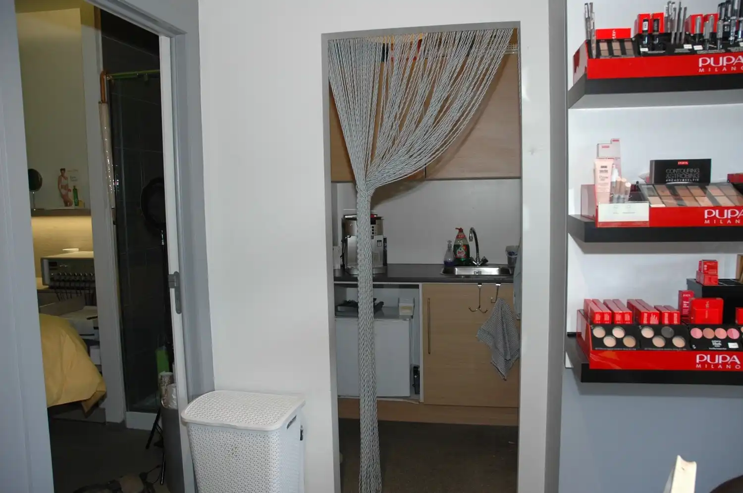 Unieke kans : Succesvol, volledig uitgerust schoonheidssalon met ondergrondse garage op goede ligging. foto 10