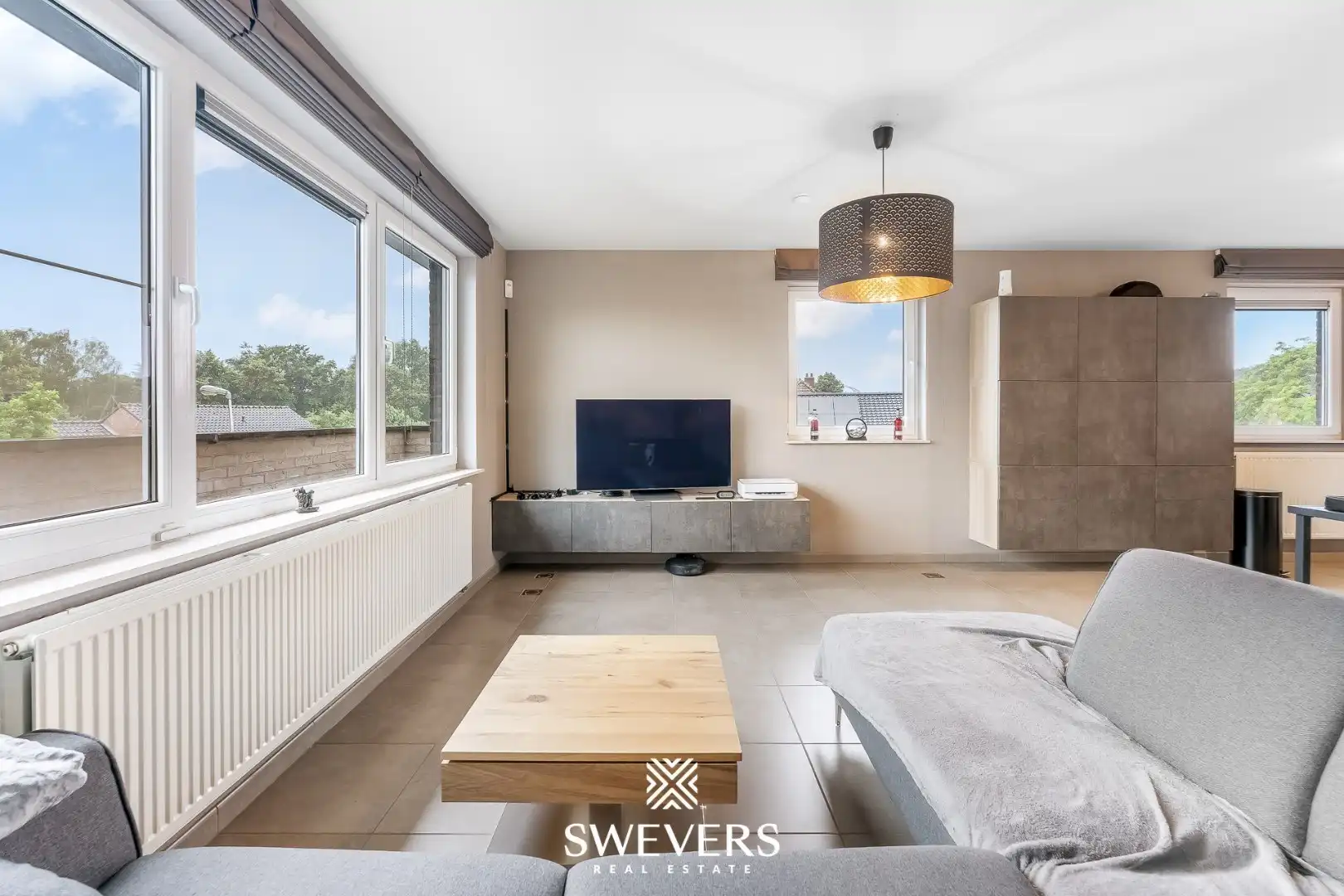 Ruim appartement net buiten Beringen-centrum met uitzicht rondom foto 5