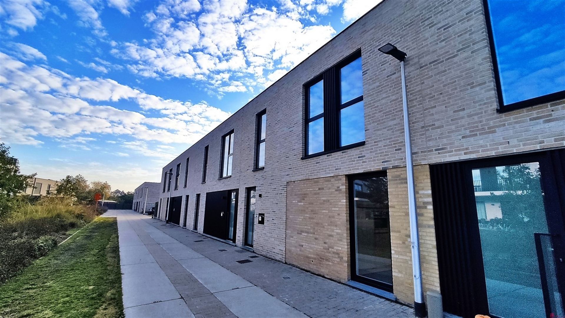 Energiezuinige woning te huur nabij het centrum van Wevelgem foto 2