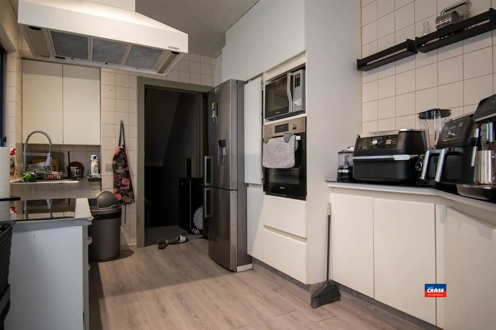 Ruime tweewoonst met mogelijk 9 slaapkamers en tuin foto 14