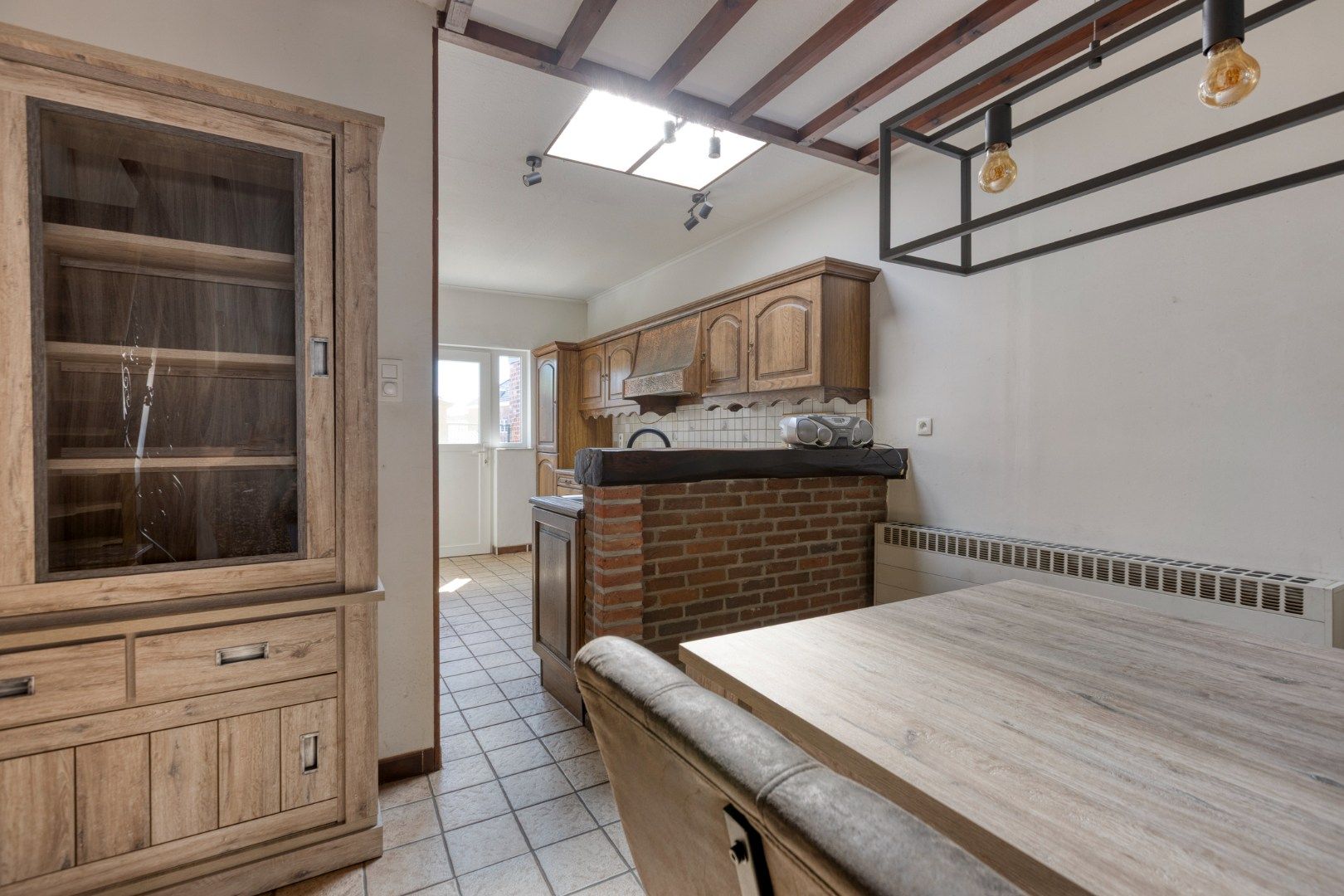 Gezellig ingerichte woning met hobbyruimte en tuin + toegang achterom foto 6