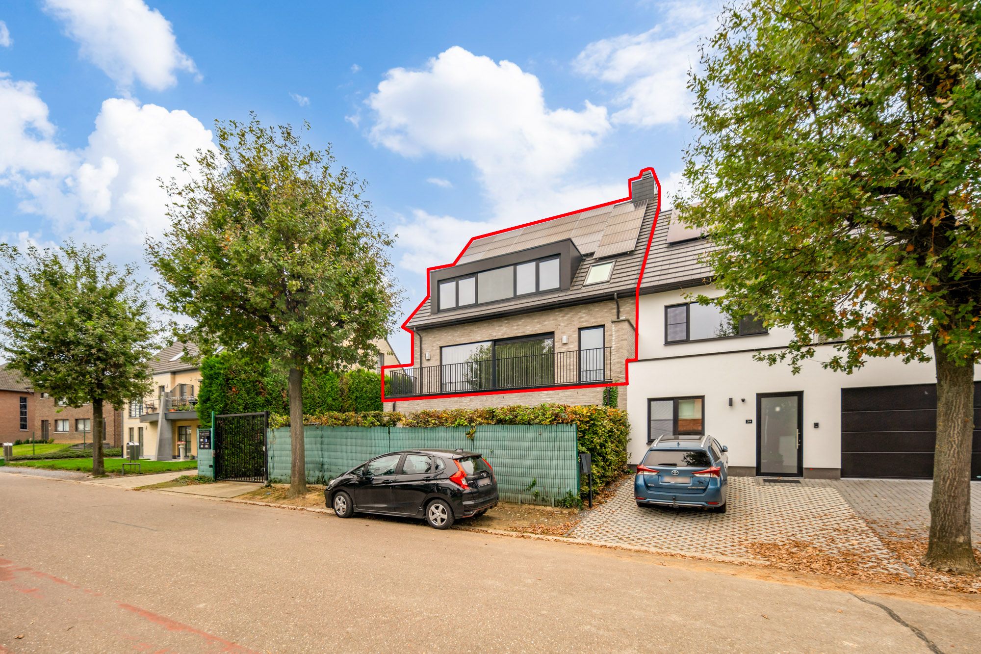 Exclusief triplex appartement met 3 slaapkamers en ruim terras te Kortessem! foto {{pictureIndex}}