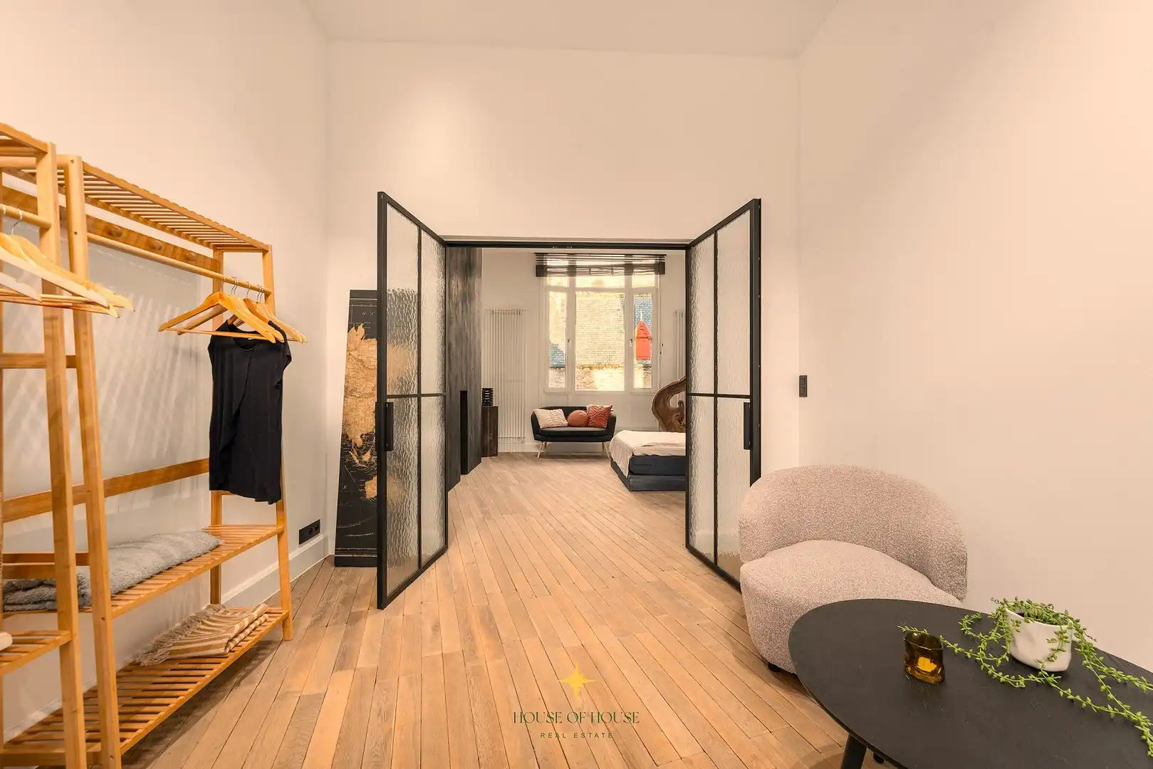 Subliem gerenoveerde stadswoning in een uitzonderlijk historisch kader rond de Onze-Lieve-Vrouwekerk, zonder renovatieverplichting foto 10