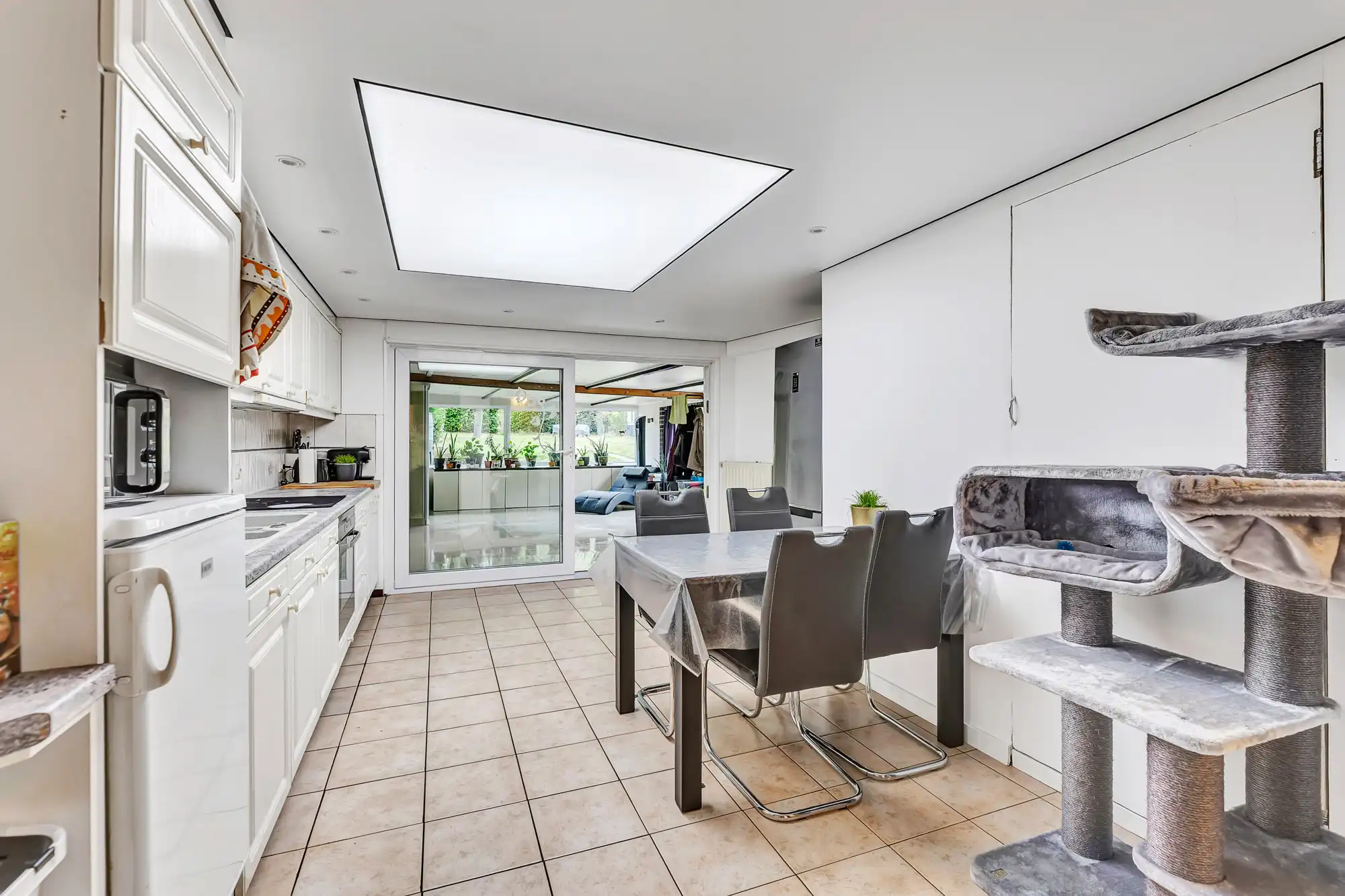Instapklare woning met ruime garage op groene locatie foto 9