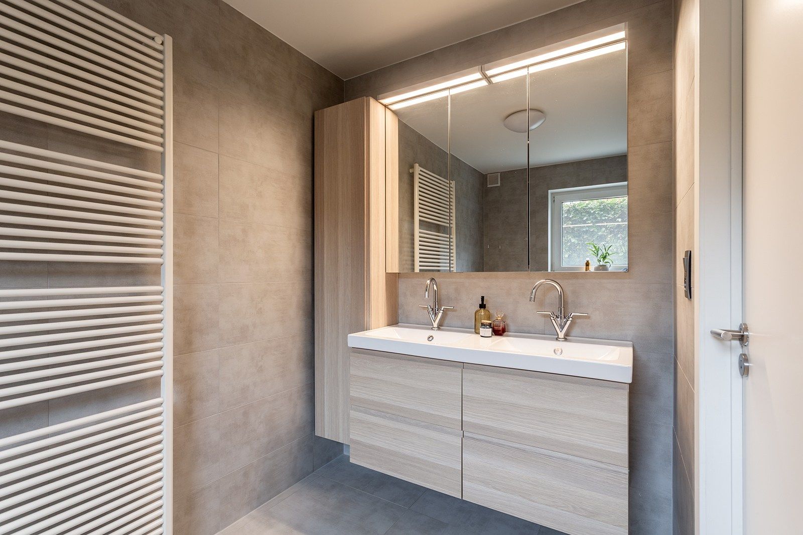 Instapklaar appartement met tuin en dubbele garage foto 12