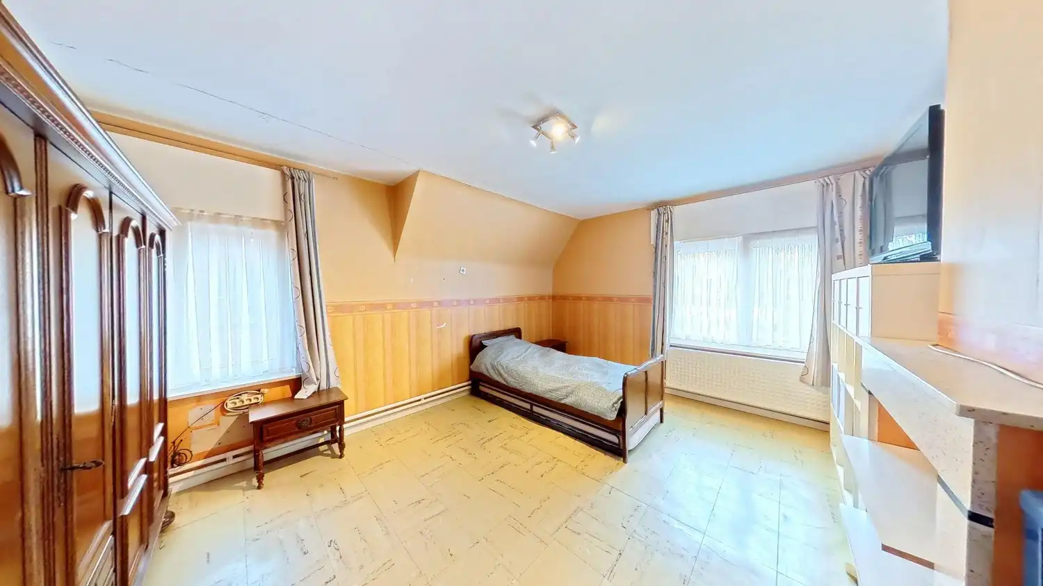 Ruime woning met mooie tuin in centrum Zingem! foto 11