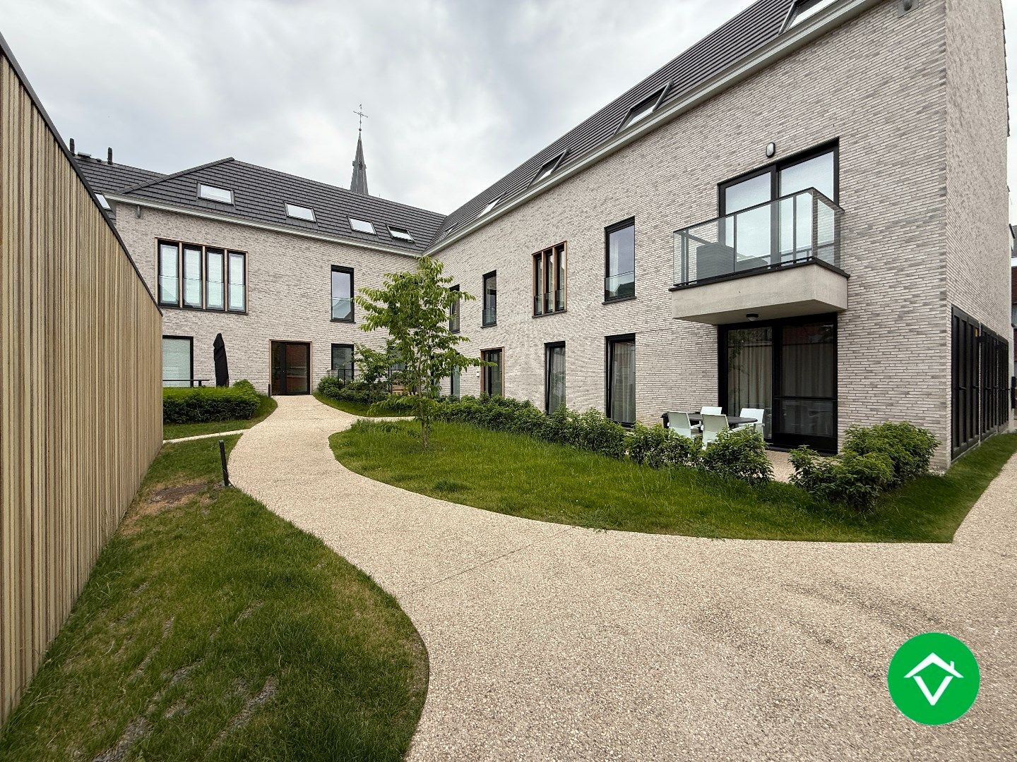 Nieuwbouwappartement met 3 slaapkamers, terras en autostaanplaats in hartje Gits foto {{pictureIndex}}