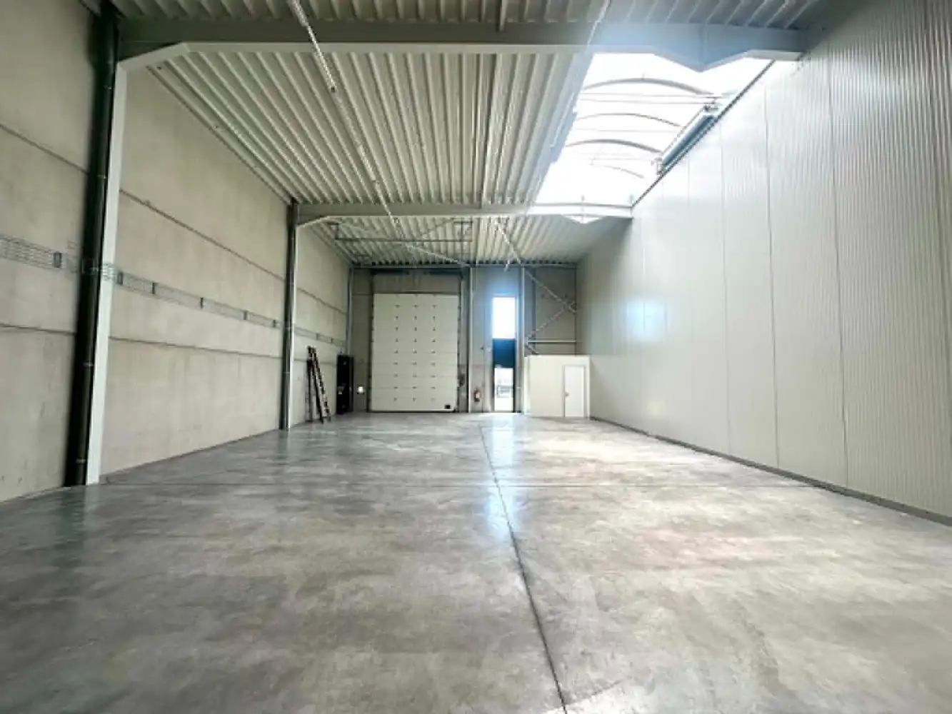 Nieuwbouw KMO-unit van 205 m² met 2 parkeerplaatsen nabij E40 te Aalst-Denderleeuw foto 3