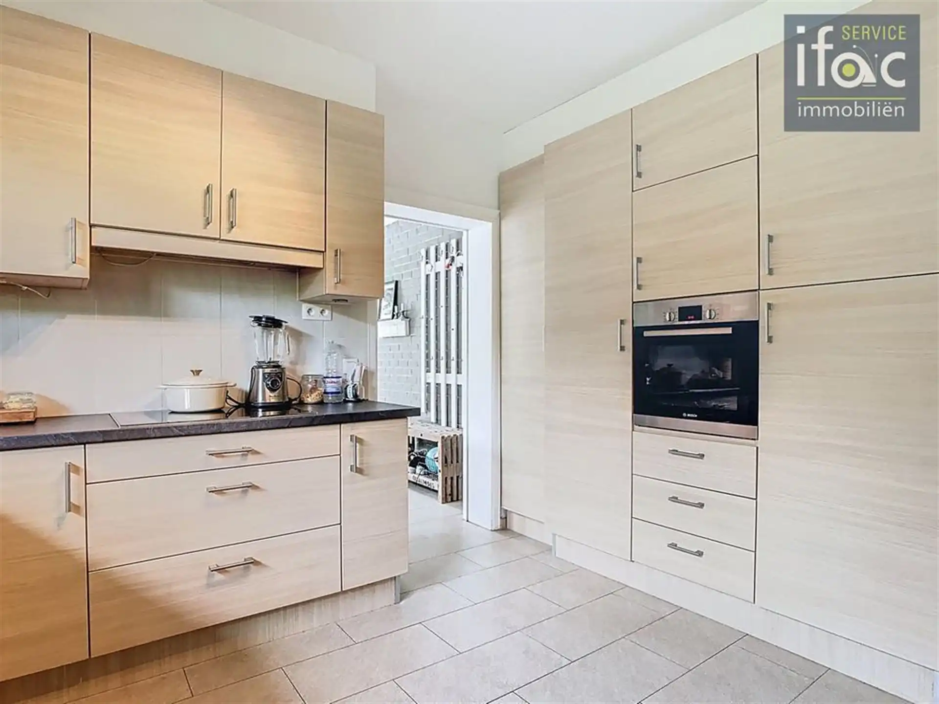 Prachtige villa op toplocatie, 6 slaapkamers en 2 badkamers foto 10