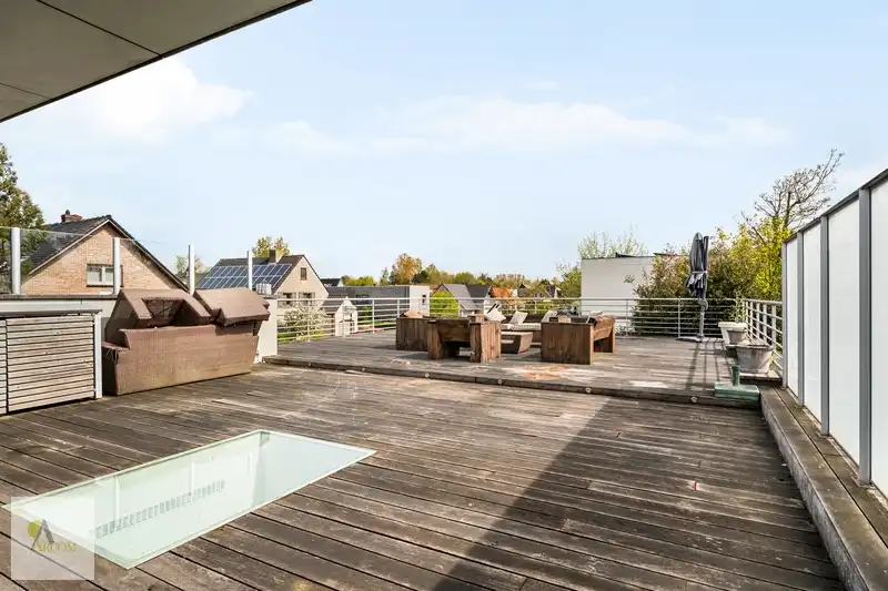 Praktijkruimte  + zeer grote private woning foto 11