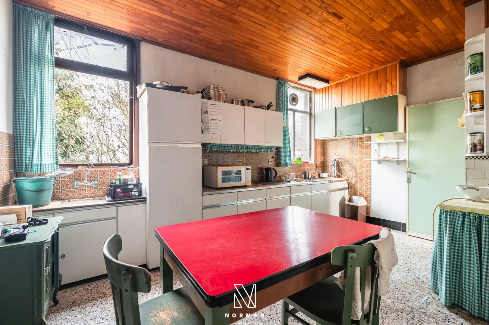 Unieke erfgoedhoeve op 33400 m² met dreef, bijgebouwen en landelijke vergezichten foto 13