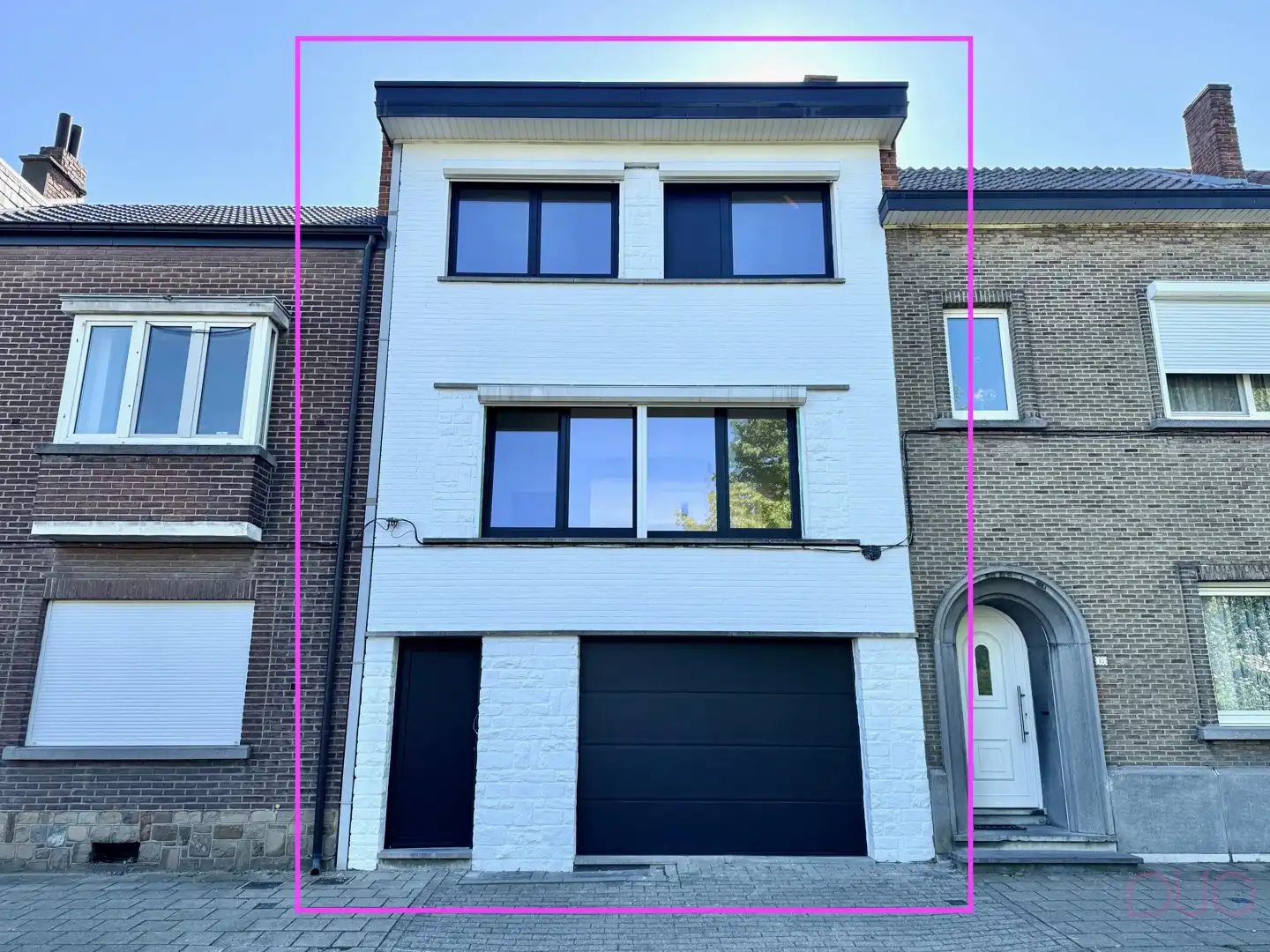 Volledig gerenoveerde woning met garage, terras en tuin - wordt volledig instapklaar afgewerkt! foto {{pictureIndex}}