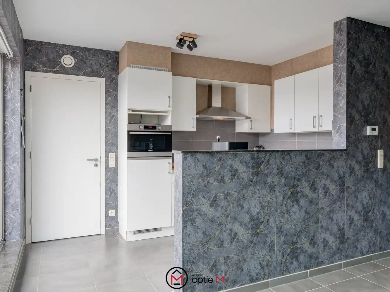 Ruim appartement in Bilzen-Hoeselt met parkeerplaats foto 8